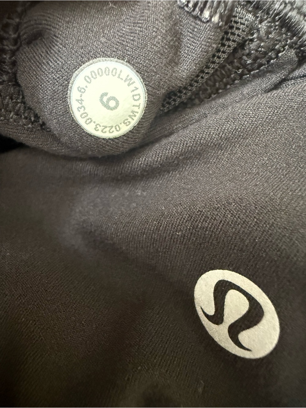 Lululemon Black Align Size 6 Crop Tank Top Shirt
🔥EUC - Picture 2 of 5